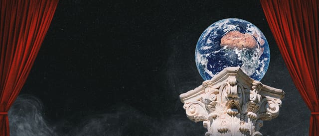 Un globo terrestre appoggiato su un capitello romano, tra le quinte rosse di un sipario